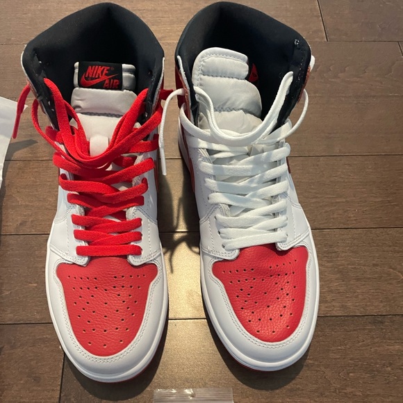 NWB size 10 Jordan 1 retro high og - Picture 2 of 8